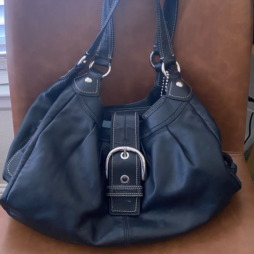 PRE-OWNED Coach Black leather shoulder bag